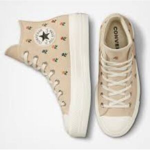 CONVERSE // High Top Platform Cream Roses Embroidered // EUC // Size 6.5